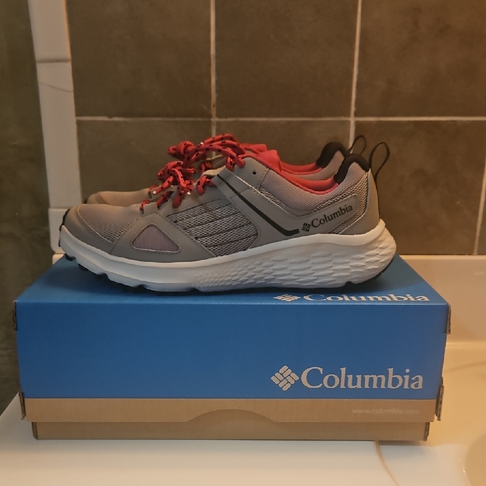 NIB Columbia Novo Trail Gray and Pink Women's  Sneakers Omni-Max Size 9